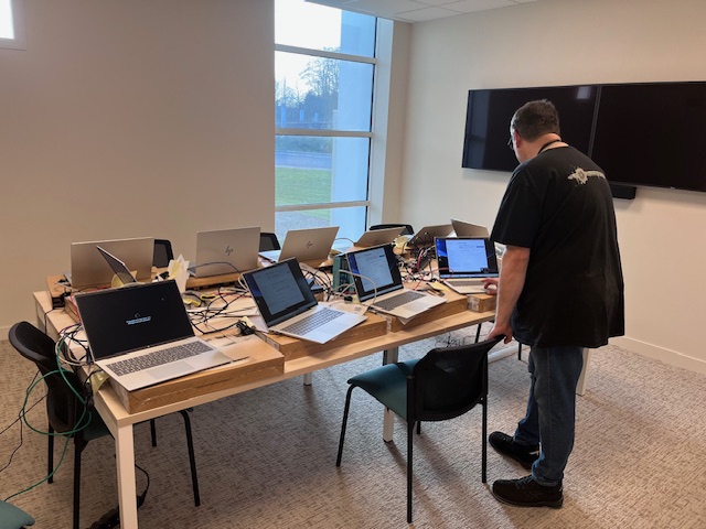 Lire la suite à propos de l’article Groupement de Commande Solution Informatique et Connectivité